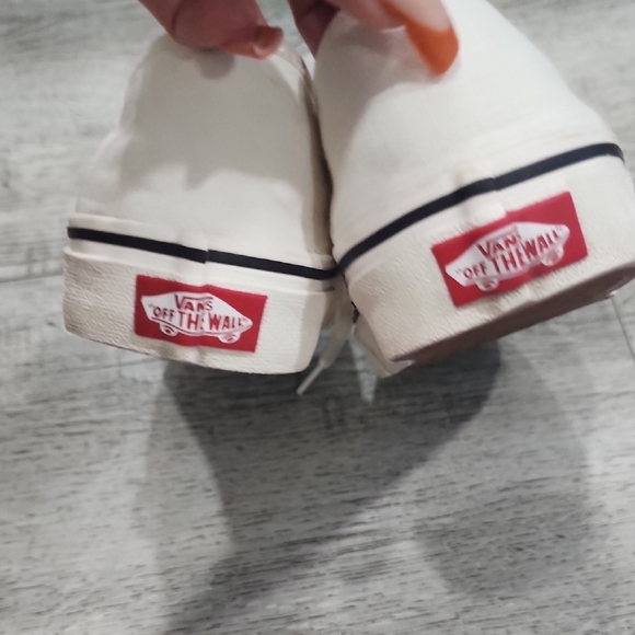 Vans White Flats with Floral Design - Picture 6 of 10